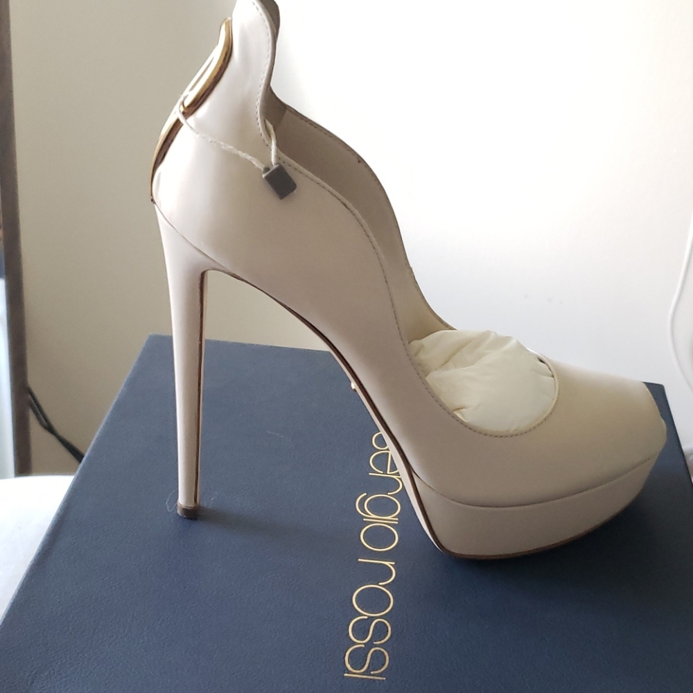 Shoes - Picture 2 of 7